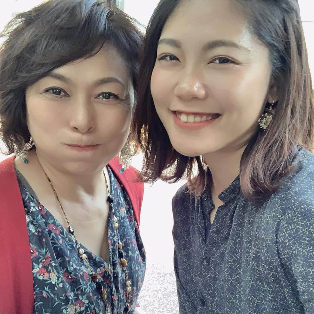 中村水月さんのインスタグラム写真 - (中村水月Instagram)「よく、 母と似てると言われるけど よく見ると実はあまり似てない🤔  ただ、 自慢の笑顔は 間違いなく母からの贈り物だ〜☺️❣️」11月4日 16時56分 - n___mm____n