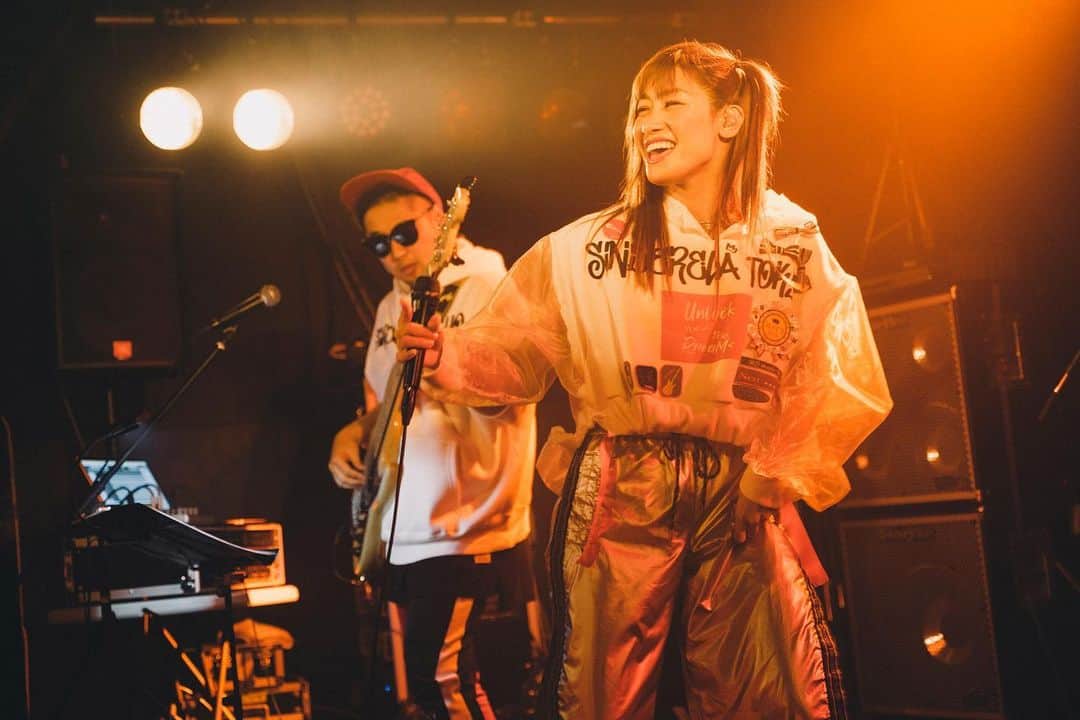 のインスタグラム：「福岡・大阪ありがとう！ . 今回のツアーは今までにないぐらい、みんなからの感想が届いてる。 . みんなが熱くなってくれてるのがとにかく嬉しい。この感じ久しぶり。 . 時間を止めてあげることは出来ないから、終わりはどんどん近づく。 . 次でラスト。 . 11/15ファイナル東京、待ってるよ。 . #THISISLIVE #THISISLIVE #THISISLIVE #THISISLIVE #THISISLIVE #THISISLIVE #THISISLIVE #THISISLIVE #THISISLIVE #THISISLIVE #THISISLIVE #THISISLIVE」