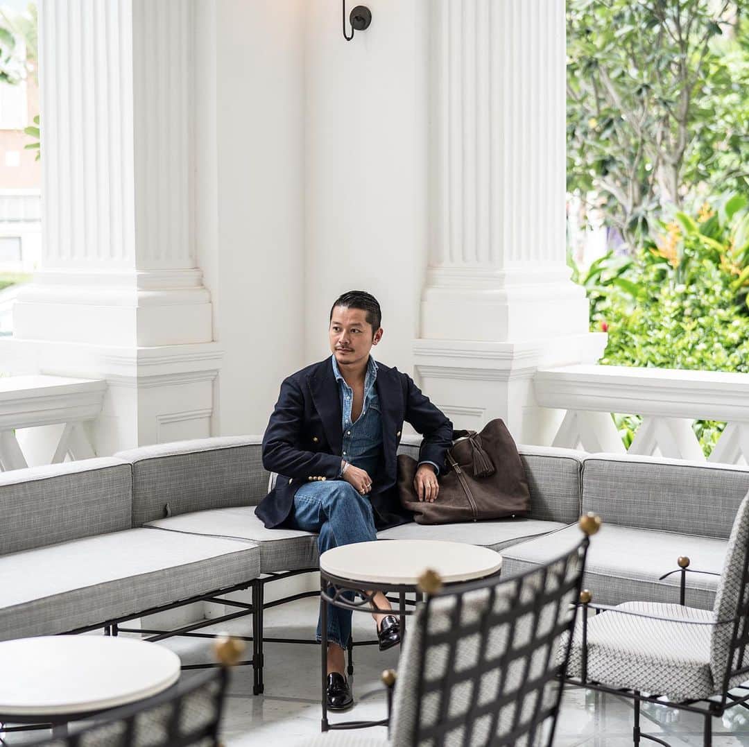 高田朋佳さんのインスタグラム写真 - (高田朋佳Instagram)「“waiting for someone @raffleshotelsingapore ...” Photography @mayukovermeulen ———————————————————————— #raffleshotel #westernstyle #newcolonialstyle #jetset #singapore #luxuryresort #colonyclothing #singaporelife #singaporestyle  #lifestyle #fashion」11月4日 17時08分 - tomoyoshi_takada
