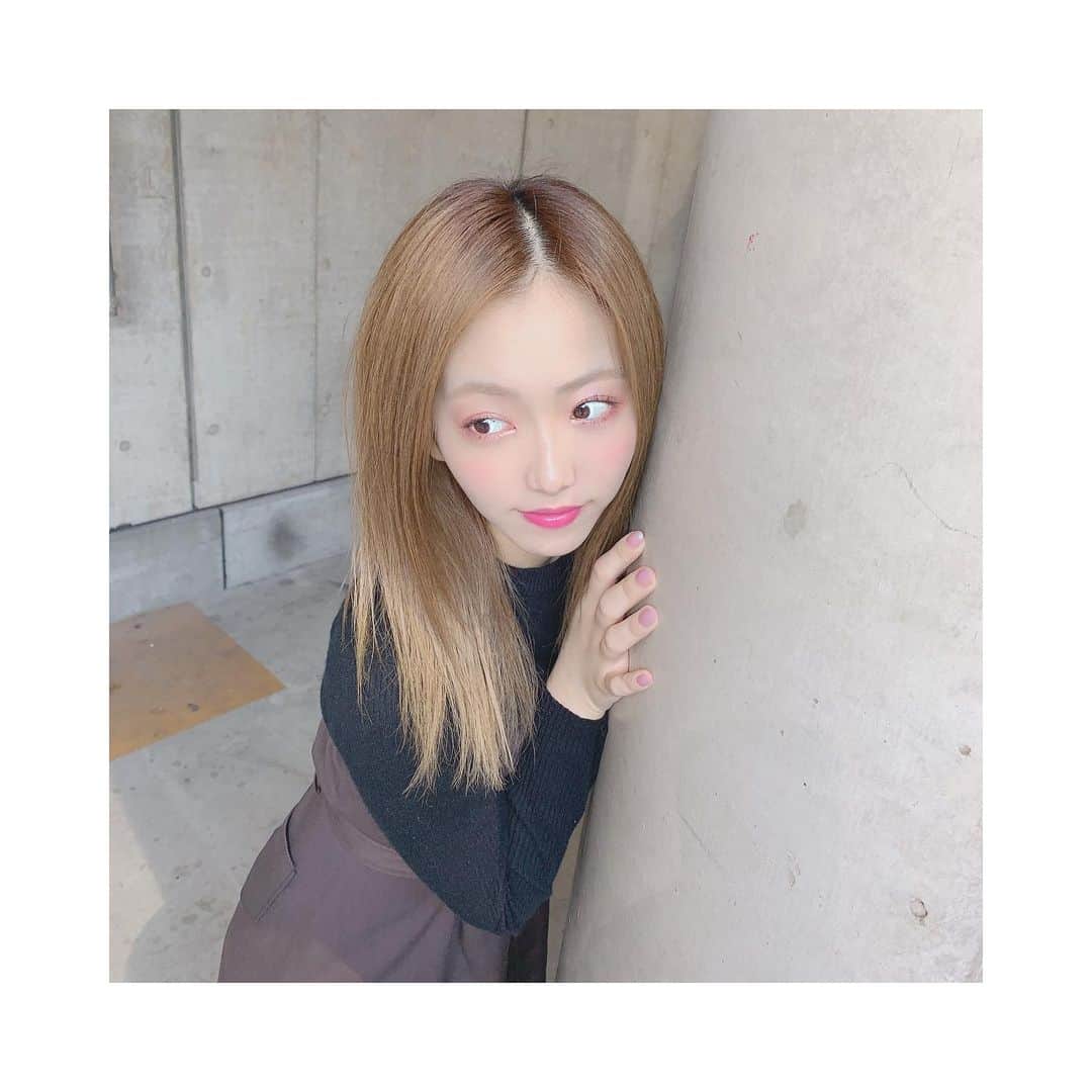 森田彩花のインスタグラム：「|ω・）🖤 ． いつもと違う撮り方した👩🏼💛 髪の毛伸びたなぁ〜💇🏼‍♀️❣️ ． #握手会 #ありがとう❤️ #握手会コーデ #ootd #gal #ギャル #ギャル好き #ひよっこり  #いいねよろ #コメよろ」