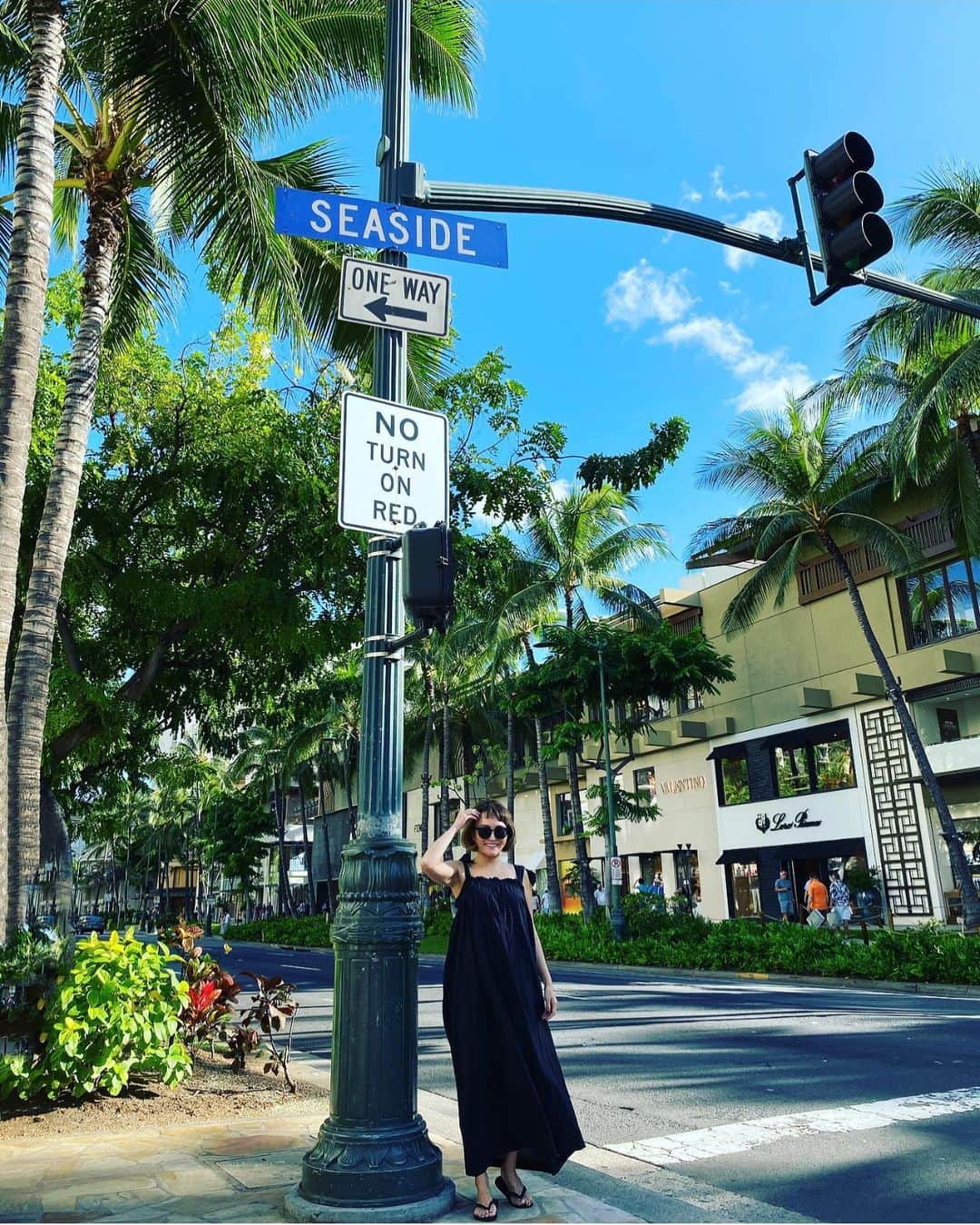 mimimimiyoのインスタグラム：「Hawai pic 今回、活動的ではなく、ハワイの自然にあまり触れてないから、ハワイにいた〜って感覚があまりない〜 海にぜんぜん行けなかったから、次は行きまくりたいな🏊‍♀️🏝 ・ ・ ワンピース#DRESSTERIOR#ドレステリア #Hawaii#waikiki #旅pic #リゾートコーデ#ハワイコーデ」