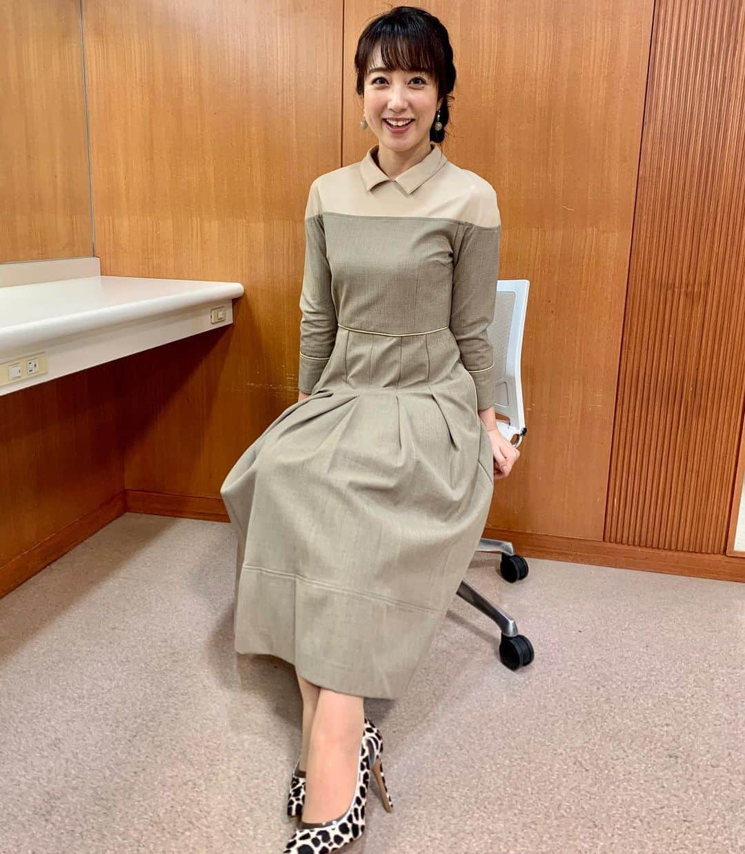 川田裕美さんのインスタグラム写真 - (川田裕美Instagram)「TBS系『ぴったんこ カン★カン』  衣装 ワンピース　#celford アクセサリー　#abiste パンプス　#diana」11月4日 17時03分 - hiromikawata163