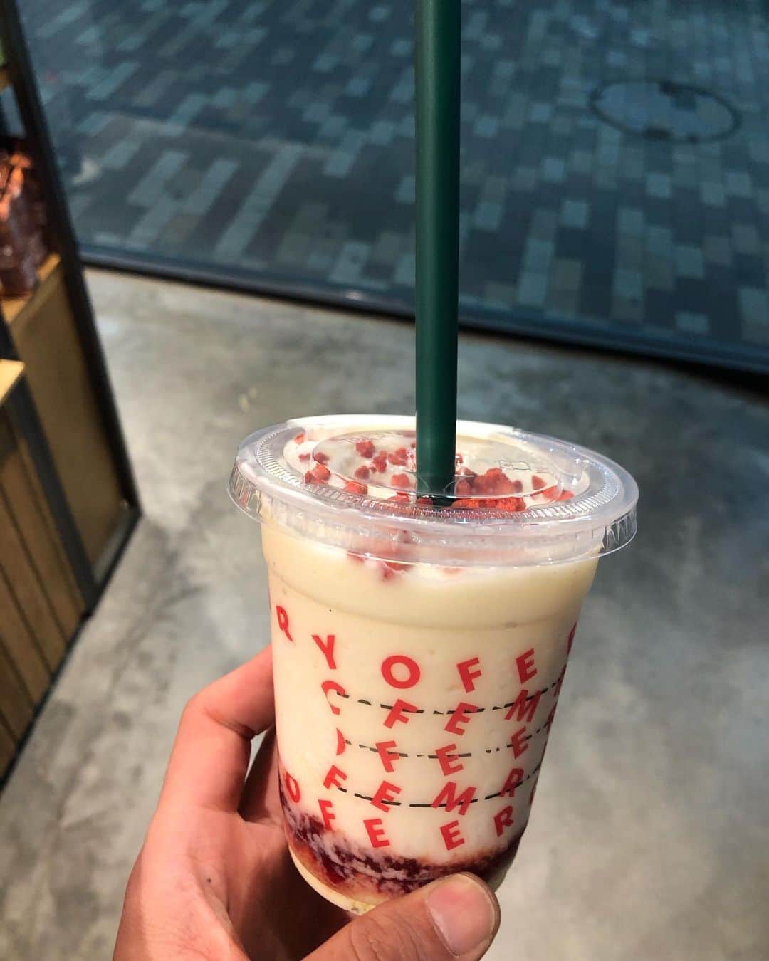グァンス さんのインスタグラム写真 - (グァンス Instagram)「#YummyYummy #Starbucks」11月4日 17時05分 - kwangsamak