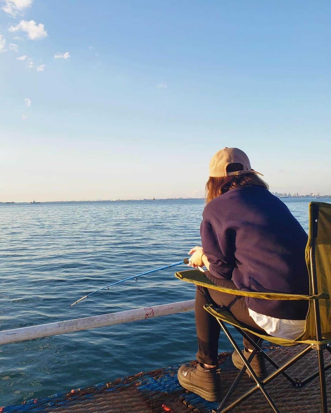 hanadako_gardenさんのインスタグラム写真 - (hanadako_gardenInstagram)「・ 釣りday🎣 ・ 最後の最後に小さいアジ２匹🐟 焼く以外で食べれない（笑） フライにするほどでもないサイズ🤣 ・ 今日はポカポカで快晴で夕陽がきれいだったなぁ😊 ・ ・ #釣り#海釣り#海釣り公園#fishing#fishing🎣」11月4日 17時17分 - hanadako_garden