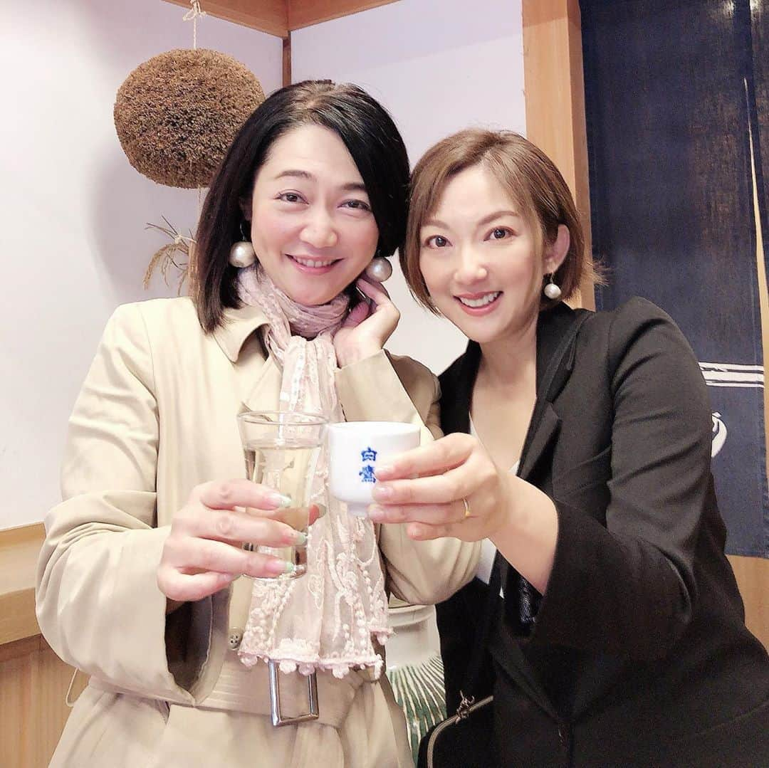 山田まりやさんのインスタグラム写真 - (山田まりやInstagram)「10月半ば 人生初の伊勢神宮へ⛩✨ 利き酒師の愛佳さんとお昼から🍶✨ ・ #伊勢神宮  #おかげ横丁  #立ち飲み  #日本酒  #利き酒師  #日本酒好きな人と繋がりたい」11月4日 17時10分 - mariya.yamada