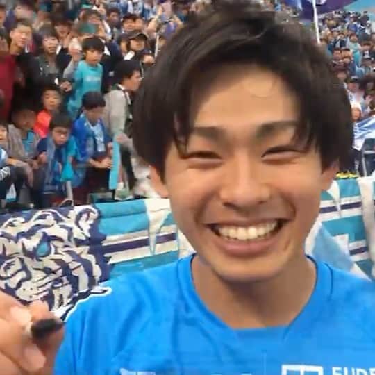 横浜fcさんのインスタグラム動画 横浜fcinstagram 長崎戦の勝利後のヴィクトリーステージから 武田英二郎選手 北爪健吾選手 齋藤功佑選手 斉藤光毅選手にくだサイン それぞれ決めポーズありがとうございます 武田英二郎 北爪健吾 Kengokitazume 齋藤