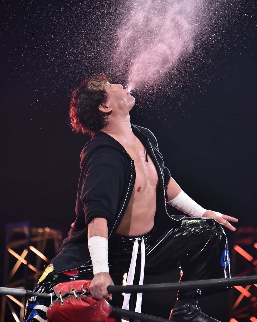 TAJIRIのインスタグラム：「sake mist. #tajiri #bjw #prowrestling #sumoarena」