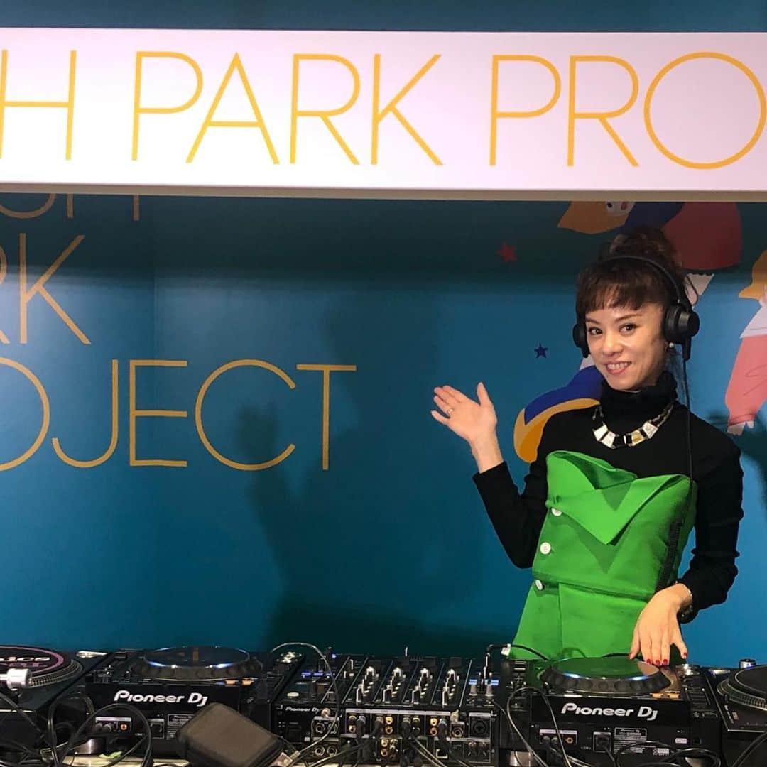 azumiのインスタグラム：「先日の @mashparkproject でのDJありがとうございました😊大人も子供も笑顔で素敵なイベントでした。子供たちが踊ってくれるのは嬉しいですね✨自分の曲までかけてしまいました。 さて、今日も #渋谷ストリームエクセルホテル東急 @torrent_shibuya で20時半〜23時半までDJです。お時間あったらぜひ🍷 #wyolica #azumidj #RHYME」