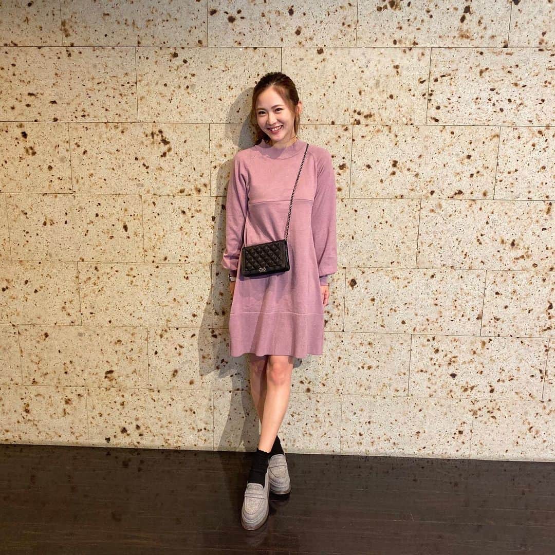 姫野れみのインスタグラム：「今日は、 @komachi_fashion さんのワンピース👗！ くすみピンクをチョイスさせて頂きました♡ 授乳にも対応してるものなので、 久しぶりにワンピースが着れて嬉しい〜!! ・ #komachi_fashion #ママコーデ #ママコーディネート #ママファッション #マタニティ #マタニティコーデ #子育て」