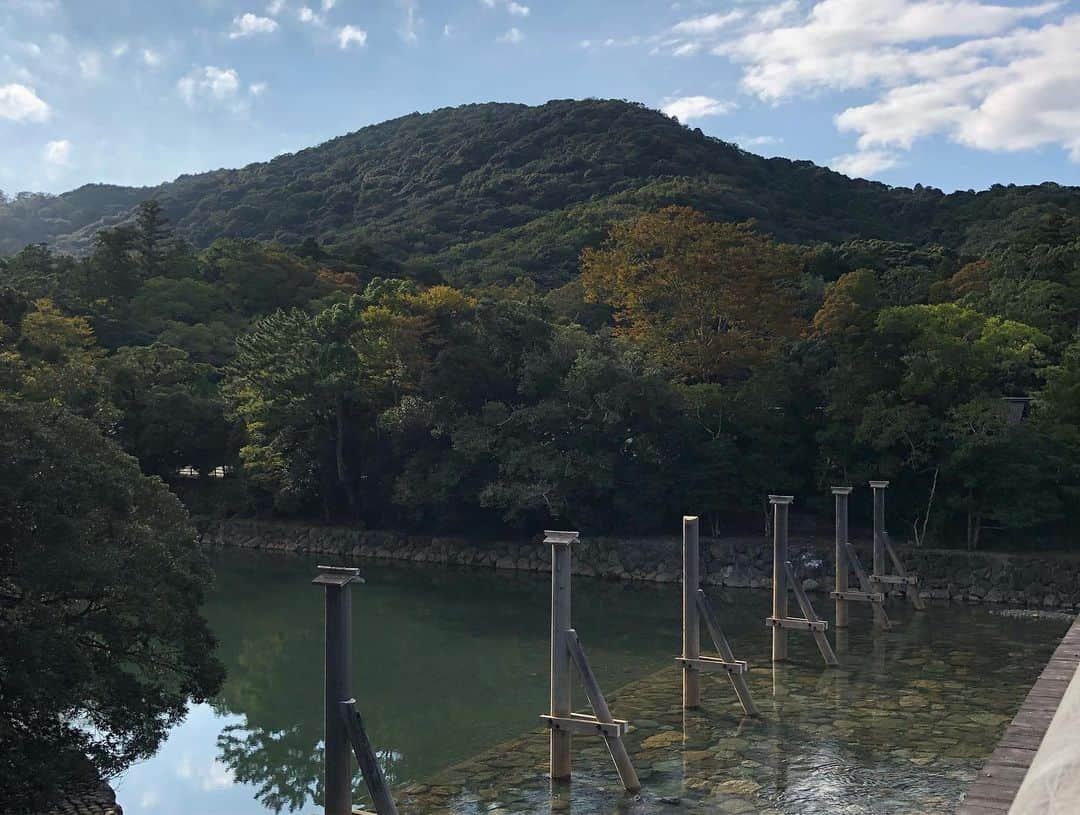 山田まりやさんのインスタグラム写真 - (山田まりやInstagram)「10月半ば人生初の伊勢神宮へ⛩✨ 総勢30名の皆様とのご縁に感謝💖 ・ 2日間 お天気も良く とても清々しい気持ちで 心地良く過ごさせていただきました😌⛩🙏✨✨✨ ・ 次回も御礼参りに来れます様に😆⛩🙏✨✨✨ ・ #伊勢神宮  #御礼参り」11月4日 17時34分 - mariya.yamada