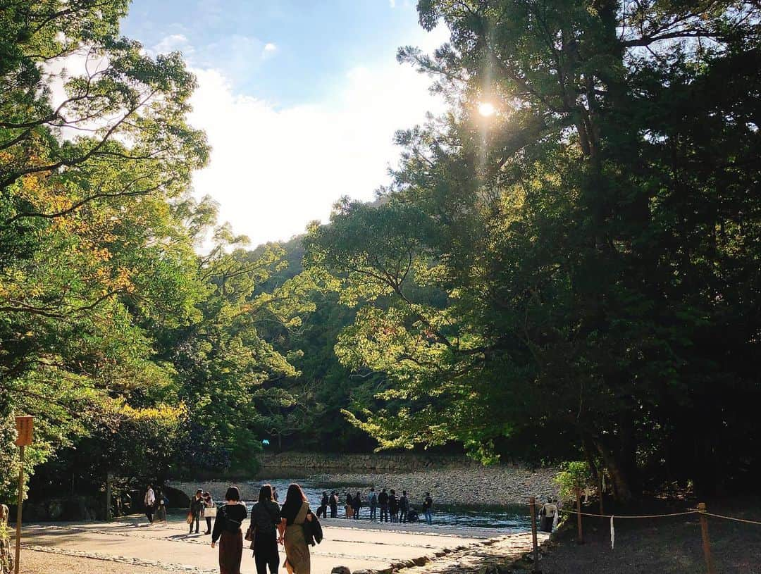 山田まりやさんのインスタグラム写真 - (山田まりやInstagram)「10月半ば人生初の伊勢神宮へ⛩✨ 総勢30名の皆様とのご縁に感謝💖 ・ 2日間 お天気も良く とても清々しい気持ちで 心地良く過ごさせていただきました😌⛩🙏✨✨✨ ・ 次回も御礼参りに来れます様に😆⛩🙏✨✨✨ ・ #伊勢神宮  #御礼参り」11月4日 17時34分 - mariya.yamada