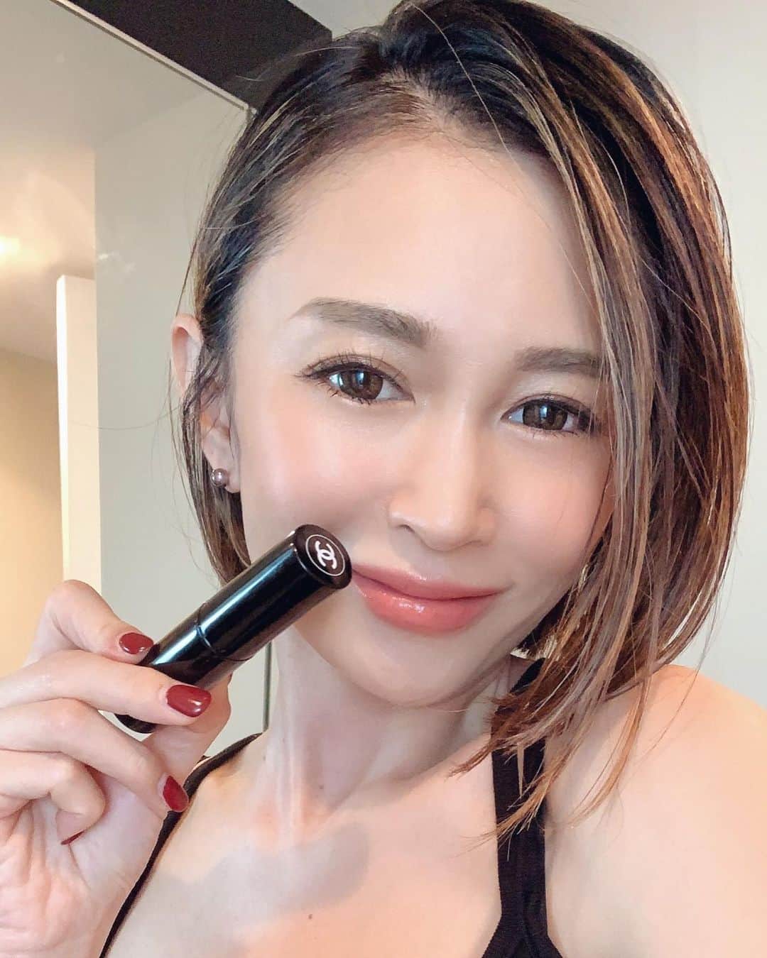 asami0510のインスタグラム：「このハイライト本当にうるうるなる💛 @chanelofficial  #chanel  #makeup」