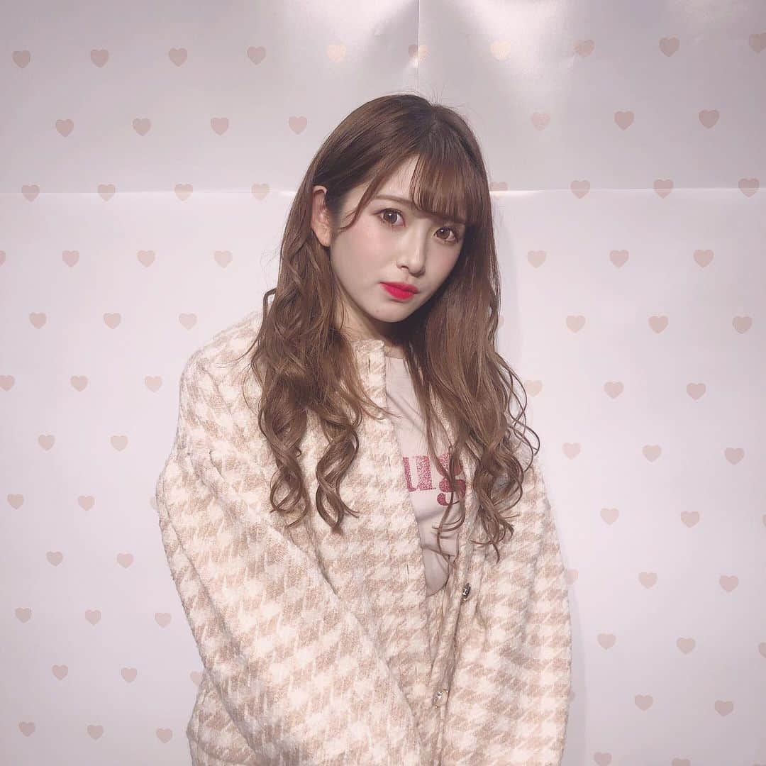 青木菜花のインスタグラム：「.﻿ .﻿ "ご報告です！！！！！"﻿ ﻿ この度YouTubeを始めることになりました！﻿ ずっと始めたかったYouTube、はじめるからには﻿ 精一杯頑張ります！！﻿ ﻿ ずっとメイクのことや髪の巻き方など色々﻿ 動画にしてほしいという声をもらっていたので﻿ YouTubeを通して紹介できたらなあと思っています🥰﻿ ﻿ やってほしい企画なども沢山送ってください！！﻿ ﻿ 色々な意見があると思いますが あたたかく見守って頂けたら嬉しいです！  沢山の方に見てもらえますように☺︎﻿ チャンネル登録お願いします🐰💞﻿ .﻿ .﻿ #youtube」