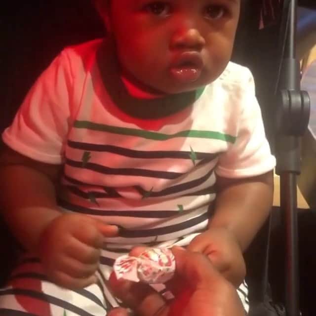 レミー・マーのインスタグラム：「#Repost @papoosepapoose... This got me in my feelings! My baby not even 1 yet. And she’s starting to talk! I was so amazed! Past few days she has been saying real words. I’m sitting there like 😱 God is the greatest. 🙏🏾 I promise... she is gonna be raised with manners . She’s learning so fast! #thegoldenchild love you Snook!!!! - She says Thank You, Stop, No, Uh-Oh, Oh Gosh, Mommy, Daddy, Car, Hi, ByeBye and a few other things...She first said hi at 4 months old; everyday she amazes us🥰 #RemyMa #BlackLove」