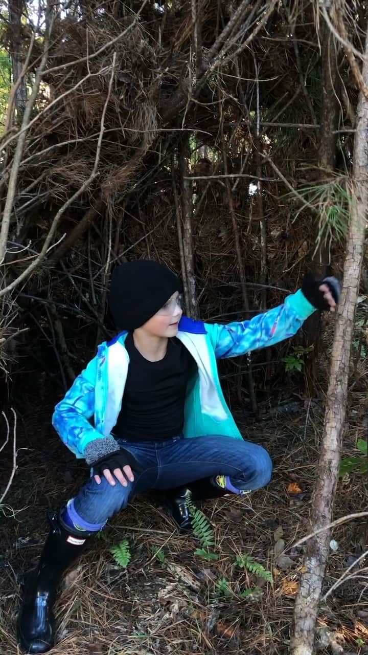 Angie Keiserのインスタグラム：「Took away her devices and sent her outside. She’s probably never getting the devices back now. Also, the one in which she reveals her favorite Survivor. Because she’s a super fan now 💁‍♀️」