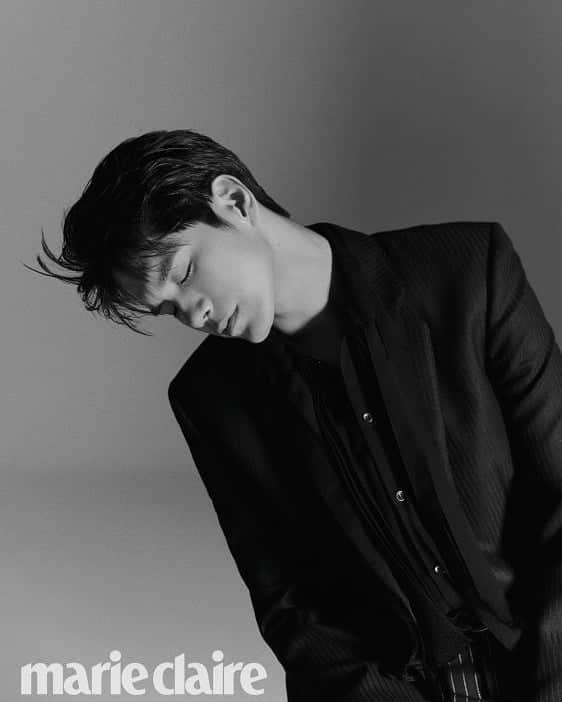 のインスタグラム：「Ong Seong Wu @osw_onge For Marie Claire Korea Magazine October Issue 💛 . . . . . #성우 #SeongWu #옹성우 #OngSeongWu  #asianboy#맞팔 #셀스타그램 #셀카 #얼스타그램 #데일리 #선팔 #인스타그램 #koreanboy #l4l #f4f  #like4like  #おしゃれ #オシャレ #いいね返し #フォロー #韓国人 #韓国 #セルカ #自撮り #ファッ」