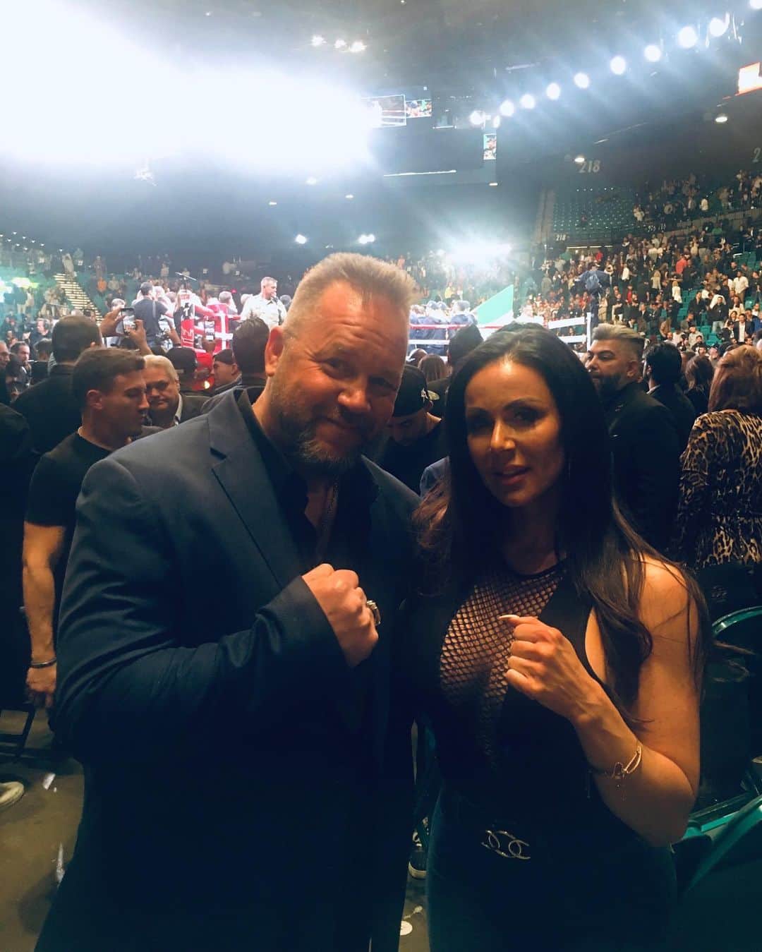 Kendra Lustさんのインスタグラム写真 - (Kendra LustInstagram)「Thanks for hanging out last night @scotymac514 great time! 🥊🥊 #canelofight #vegas」11月4日 9時26分 - kendralust