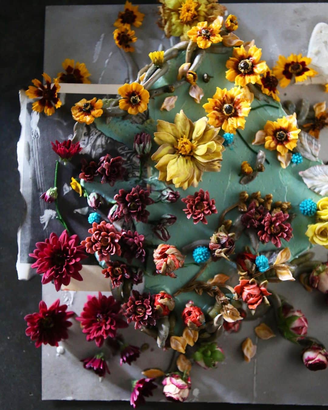 청담 수케이크 (atelier soo)さんのインスタグラム写真 - (청담 수케이크 (atelier soo)Instagram)「ㅡ Color on cake flower & cake. Color 🖤 ㅡ #flower #cake #flowercake #partycake #buttercreamcake #wiltoncake #designcake #soocake #플라워케익 #수케이크 ㅡ www.soocake.com vkscl_energy@naver.com」11月4日 9時35分 - soocake_ully