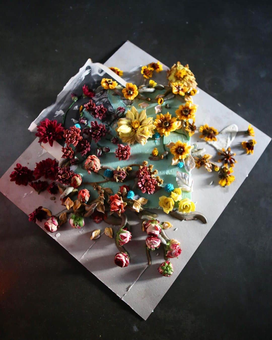 청담 수케이크 (atelier soo)さんのインスタグラム写真 - (청담 수케이크 (atelier soo)Instagram)「ㅡ Color on cake flower & cake. Color 🖤 ㅡ #flower #cake #flowercake #partycake #buttercreamcake #wiltoncake #designcake #soocake #플라워케익 #수케이크 ㅡ www.soocake.com vkscl_energy@naver.com」11月4日 9時35分 - soocake_ully
