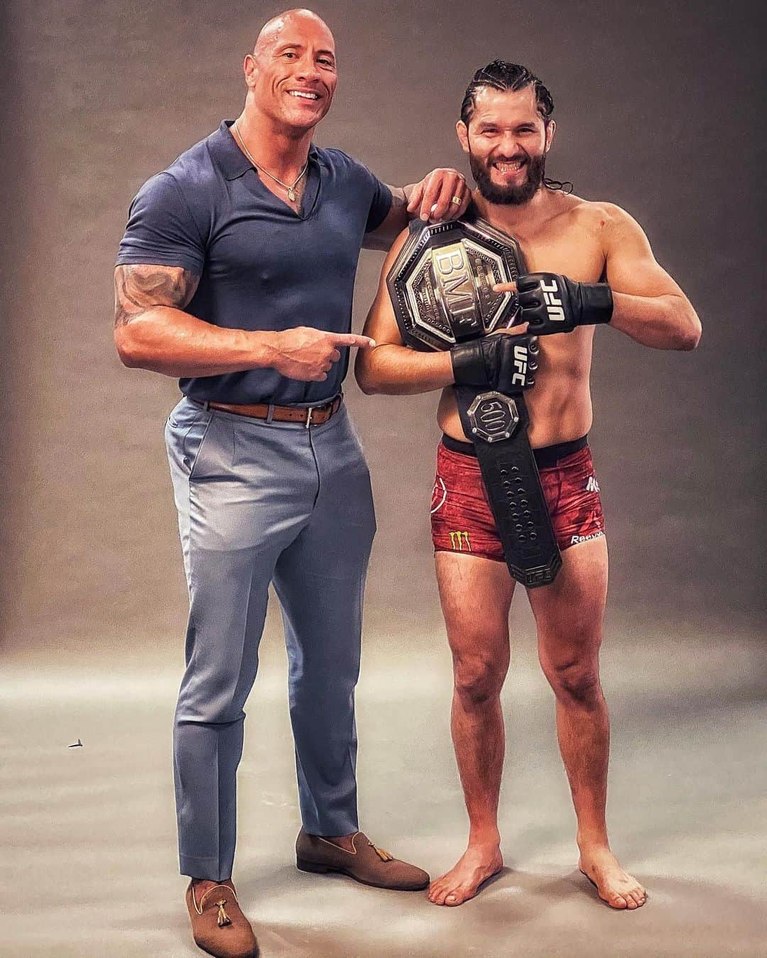 ドウェイン・ジョンソンさんのインスタグラム写真 - (ドウェイン・ジョンソンInstagram)「My brotha @gamebredfighter looked sharp in that octagon.  Evolved skill set. Rare air.  Promise kept.  The Baddest Muthaf*cka on the planet.  Congrats @gamebredfighter.  #BMF #UFC244 #305  @hhgarcia41 📸」11月4日 9時37分 - therock