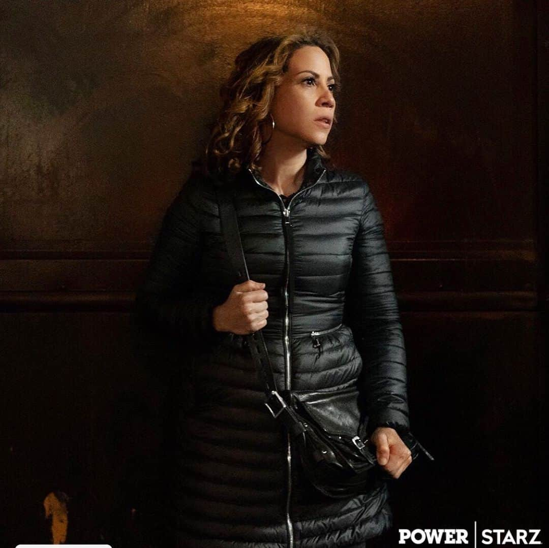 エリザベス・ロドリゲスさんのインスタグラム写真 - (エリザベス・ロドリゲスInstagram)「Who’s watching??? 8pm est. What are you up to Paz?!?! #powertv @power_starz」11月4日 9時37分 - theonlyelizabethrodriguez