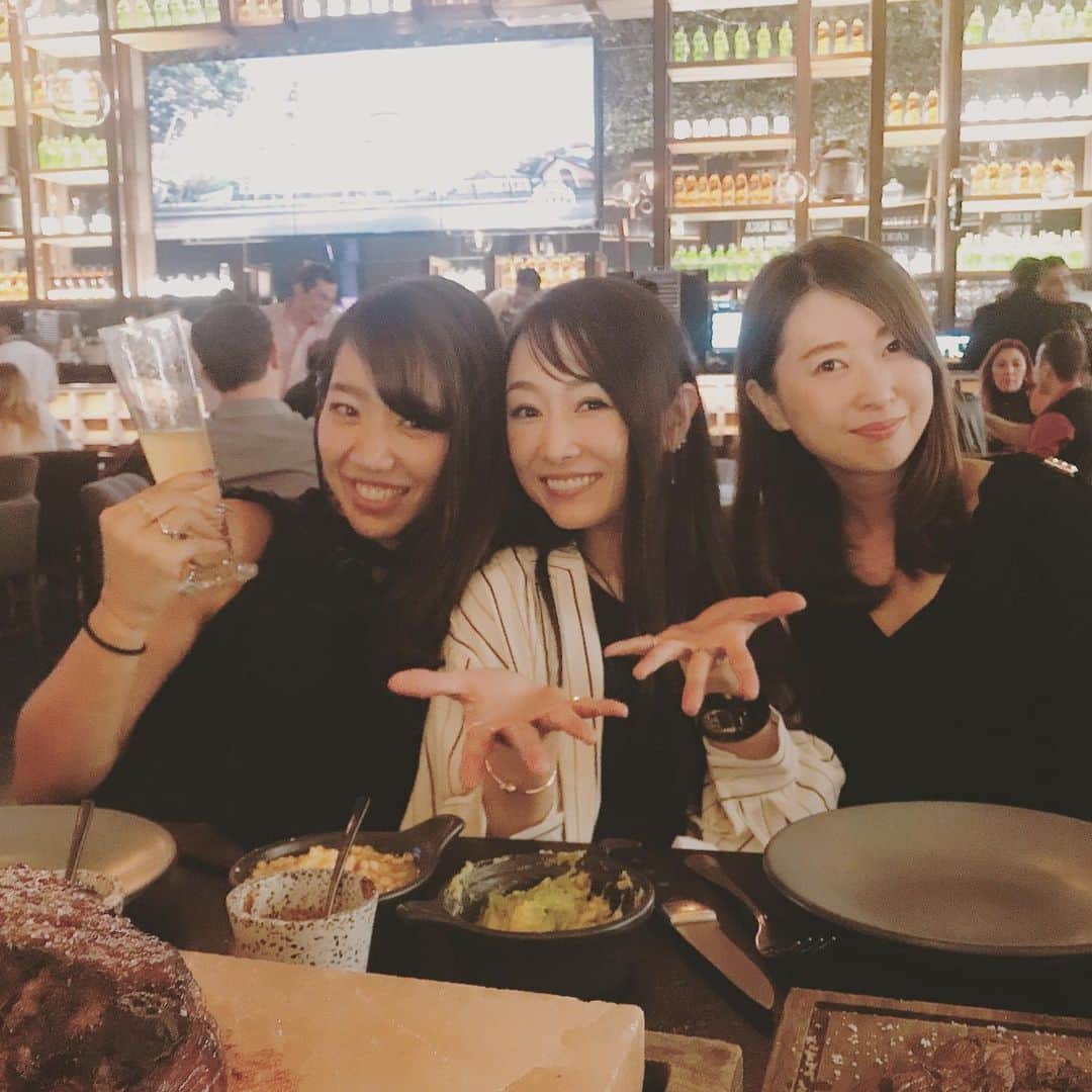 のインスタグラム：「日本を脱出中の杏です😝 . 現地に到着して食べたステーキが美味しかった🥺💕 . お友達の息子たんがイケメン過ぎて🤤 沢山写真撮っちゃいました杏おばさんですw I am escaping from Japan I ate stake was delicious My friend's son is too handsome So  Took a lot of photos by auntie Anzu lol . @anzu_sayuri . #どこにいるでしょう #dinner #ディナー #女子旅 #女子旅行 #trip #旅行 #girlstrip  #いつまでもこんな旅行していたい #杏さゆり #SayuriAnzu」