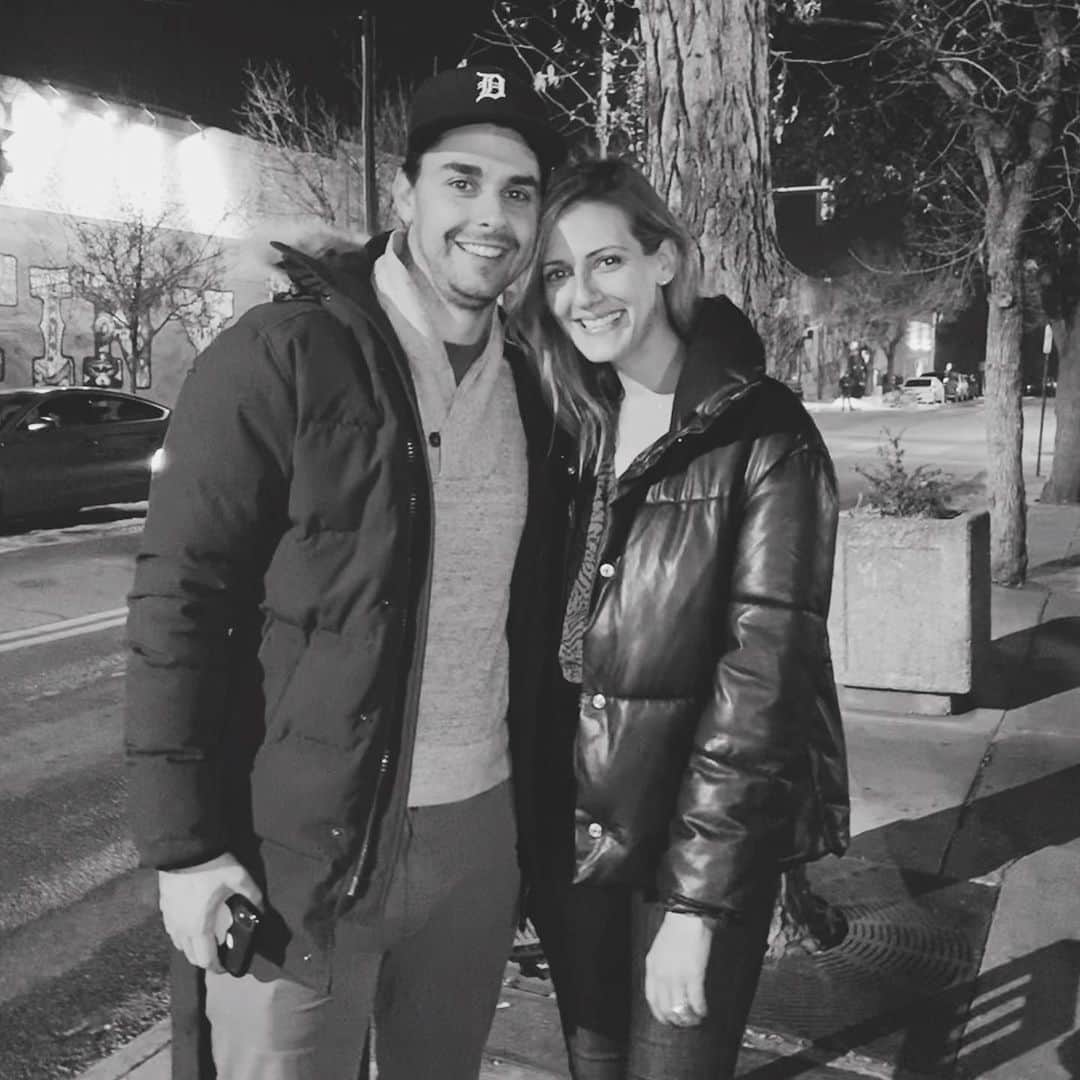 のインスタグラム：「Back with the kiddos and here’s the only picture Eric and I snapped together this weekend in Denver.  I am actually glad that my kids aren’t sad when we leave. We get big hugs and kisses and waves goodbye but they’re always excited to spend that time with grandparents or aunts and uncles who love them dearly. And luckily, the boys are always excited when we return (lots of yells and running and hugs). Thank goodness for family—it takes a village, indeed!」