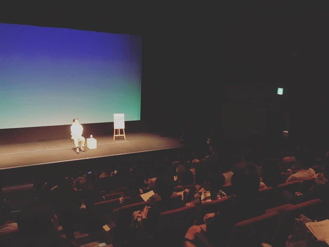 井浦新さんのインスタグラム写真 - (井浦新Instagram)「昨夜のしんゆり映画祭 是枝裕和監督作品【ワンダフルライフ】上映 23歳のデビューした自分と久々に対峙 最大のライバルはやはり自分の中に居るもんだ 45歳の今あの頃の自分からメッセージをもらった ティーチインではたくさんの素敵な質問ありがとうございました 是枝監督にも電話で参加してもらってさらに良い時間となりました  帰り際 映画【嵐電】で共演した8mmくんこと子午線役の石田健太くんがわざわざ観に来てくれてたのに気づいて一緒に街角で嵐電宣伝！健太ありがとう！ 足を運んで下さった皆さんありがとうございました」11月4日 11時18分 - el_arata_nest