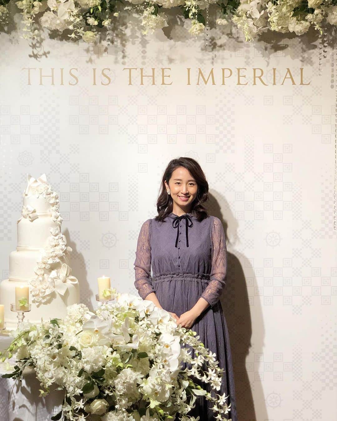 小野恵美さんのインスタグラム写真 - (小野恵美Instagram)「🌹🌹🌹 帝国ホテル130周年記念の新IMPERIAL WEDDINGS試食発表会『THE IMPERIAL DAY』に招待していただきました🍽🥂 ・ 1年前の12月、帝国ホテルで結婚式を挙げました👰💍 私にとって、家族で大切にしていきたい場所。 格式と伝統ある帝国ホテルの革新にワクワク♡  お料理は、2019年4月に就任した杉本料理長のオリジナルメニューを堪能させていただきました🍽 どれもとっても美味しかったです！ 帝国ホテルらしさを残しつつ、新しく華やかなメニューに心奪われました💕また結婚式でお世話なった皆様の温かなおもてなしに改めて感動😌✨ 帝国ホテルで結婚式を挙げてよかったです。  これから結婚式を挙げる花嫁さんの参考になりますように💍🌹 ウェディング関連post #emi1222wedding  @imperialweddings.official  @imperialhotel_jp_official  #結婚式 #wedding #花嫁 #卒花  #帝国ホテル #帝国ホテルウェディング #imperialhotel #インペリアルウェディング #インペリ婚 #帝国花嫁 #ウェディング #emi1222wedding #プレ花嫁」11月4日 11時30分 - onoemi_official