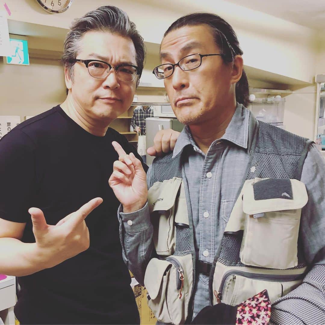 三上市朗のインスタグラム：「昨日は粟根が観に来たのでした。粟根と会う度に写真を撮るようにしてるのだがそんなに変わり映えしないよね。 #ハケンアニメ  #粟根まこと」