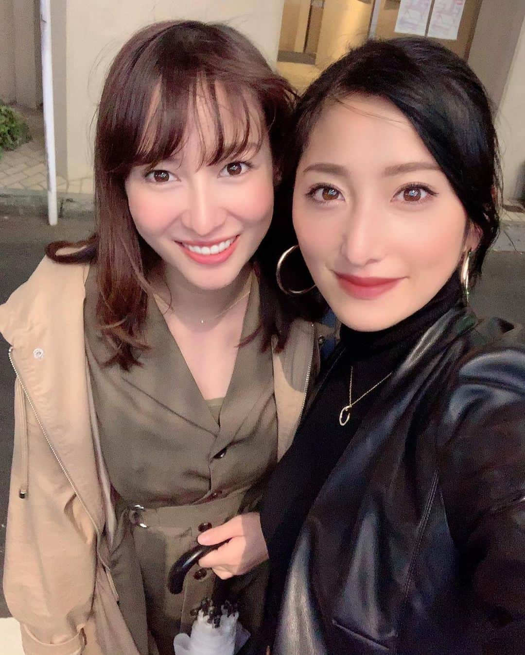 下田奈奈さんのインスタグラム写真 - (下田奈奈Instagram)「*﻿ みずきちゃんHappy Birthday🎂🥳💕﻿ ﻿ ﻿ 遅くなってしまったけど先日やっと﻿ みずきちゃんのお誕生日をお祝いできました🥂﻿ ﻿ なんとかハワイに行っちゃう前に﻿ ギリギリお祝いできて良かった〜〜😂🙏笑﻿ ﻿ ランニングトレーナーとして働きながら、さらに自分のランニングコミュニティを作ったり、新たな資格の取得に挑戦中だったり行動的で本当すごい👀❤️ ﻿ こんな美人でパワフルなの最強や〜〜🤣 ﻿ お祝いは#グラッシェル表参道 のアイスケーキ#バルーンドフリュイ とっても可愛い😍🎈﻿ ﻿ お花はハワイに行く直前だったので生花じゃなくて﻿ #Hibiyakadan の自分で詰め合わせられるドライフラワーにしました💐﻿ ﻿ 喜んでもらえて良かった〜〜❤️﻿ 素敵な1年にしてね😊﻿ ﻿ ﻿ #happybirthday﻿ #誕生日ケーキ  #誕生日サプライズ」11月4日 12時08分 - shimodanana