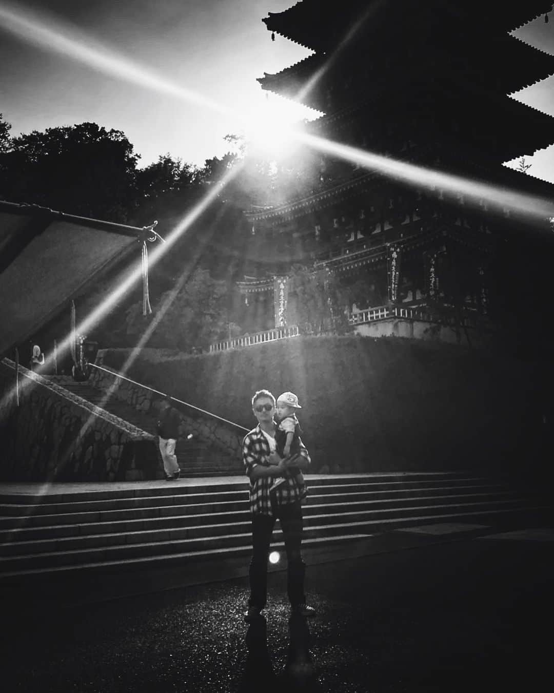 押尾学さんのインスタグラム写真 - (押尾学Instagram)「✨✨👨‍👦⛩✨✨ #shrine #fatherandson」11月4日 17時47分 - manabuoshio_official