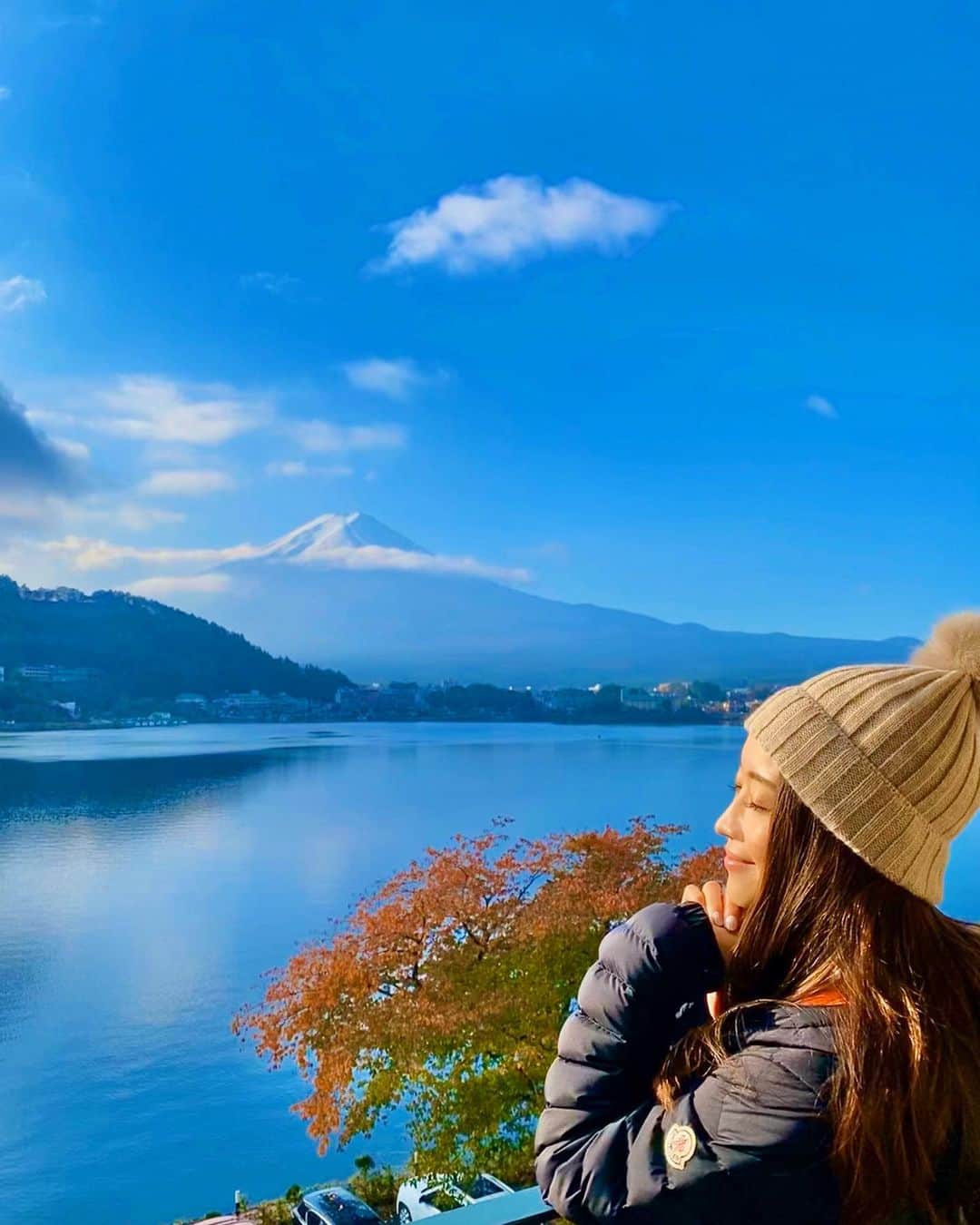 大寺かおりさんのインスタグラム写真 - (大寺かおりInstagram)「今朝、ホテルの部屋から 見えた景色が素敵でした🗻✨ わざわざ富士山スポットに出掛けなくても ここだけで満足できるような景色。 . でも欲張りなので 今日はロープウェイに乗って かちかち山に登ってみました🚠⛰ . 見晴らしが素晴らしかったです🥺 . 初めての河口湖旅行でしたが いつどこから見ても とにかく富士山がキレイでした☺️ . カメラでもたくさん写真撮ったので また載せようと思います📷 . 富士山パワー、たくさん感じてきました🗻🙏✨ . . . #富士山 #河口湖 #青い空 #もみじ #富士山パノラマロープウェイ #河口湖天上山公園 #かちかち山#前のめりのうさぎ #富士山のかっこよさに感動 #温泉 #気持ち良かったです #mtfuji #fuji #photo #naturephotography #photooftheday #photo_jpn #japan」11月4日 17時49分 - kaori_ootera