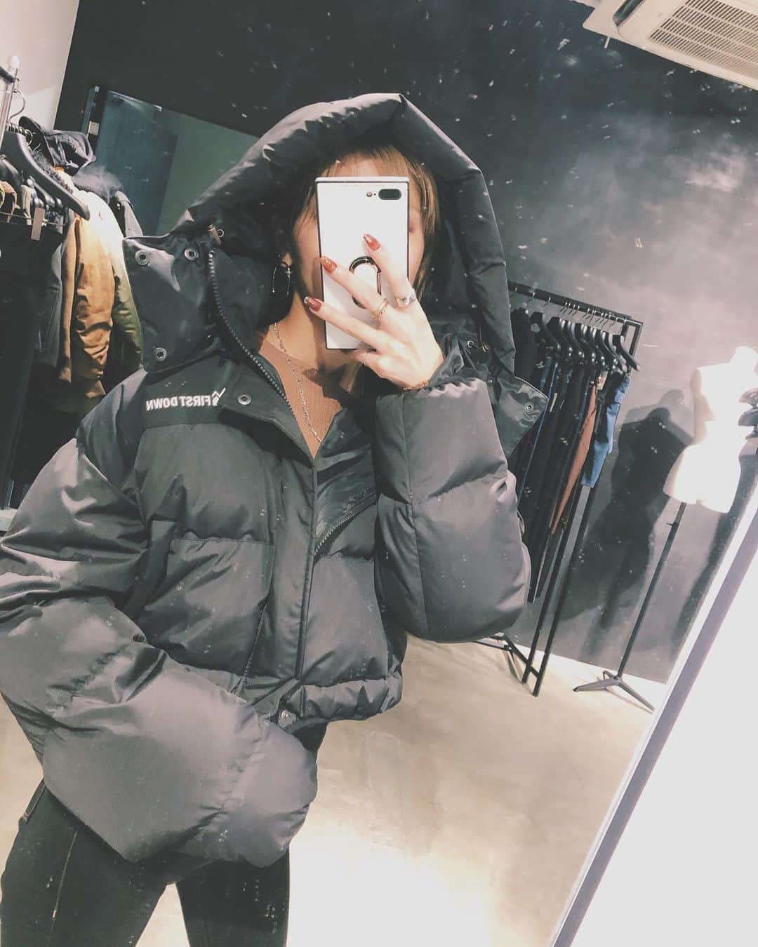 kazuki youdaのインスタグラム：「_  EMODA×FIRST DOWN すんごい軽いあんど暖かい❤️ これで冬乗り切れる☃️🧶 新宿店での店頭予約は今日までだよーん☝️ 詳細はブログ見てね😘  _  @emoda_snap  @emoda_official  @firstdown_official  #EMODA」