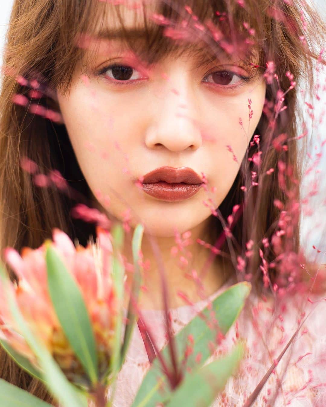 花盛友里のインスタグラム：「Shooting for @ar_magazine . . まいちゃん結婚おめでとうー！ 素敵すぎる夫婦やー♡」