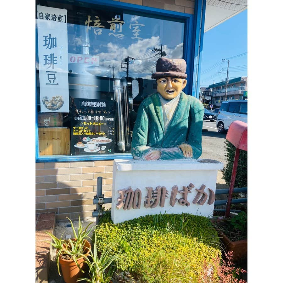 田野アサミさんのインスタグラム写真 - (田野アサミInstagram)「東京電機大学　第43回鳩山祭　 鳩山キャンパストークイベント🕊 皆あとでねー❤️今日は、 11月4日（いい　推しの日） なんだね！すごいね！そんな日に会いにきてくれる皆、今日来れないけど気持ちを届けてくれる皆、 素敵な11月4日だ❤️😊 行きしなに寄り道した！ 高坂駅近くの喫茶店 「珈琲ばか」へいってきたよ♡ かわいいお店👏🏻✨ 私、すっぴんだけど載せちゃう！🤗笑 #田野アサミ#asamitano#東京電機大学#鳩山キャンパス #喫茶店#寄り道」11月4日 12時54分 - tano_asami