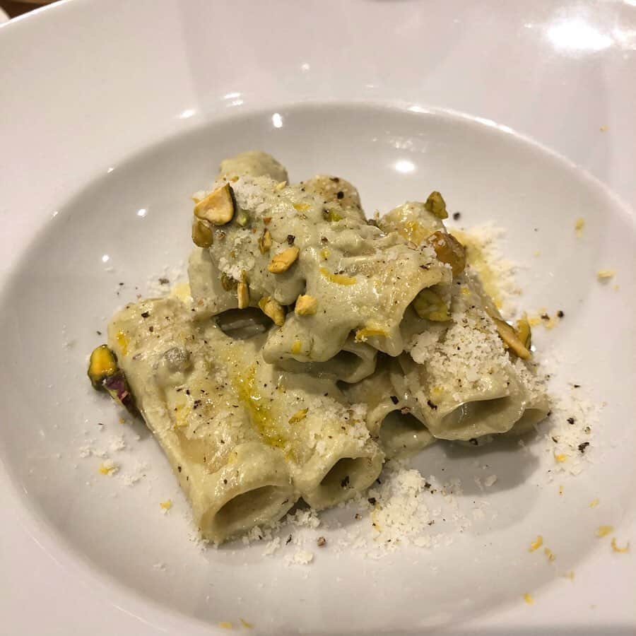 SAYUKIさんのインスタグラム写真 - (SAYUKIInstagram)「もえ家とさゆき家でご飯会　@viaggio_di_sapori 。毎月イタリアの各地方にスポットを当てたお料理が味わえるお店で、どれもとても美味しかった！ピスタチオのパスタは初めて😳✨クリーミーな味わい。また次の季節も行って色々食べてみたいなあ😍💕 食べて話して、お互い卒乳後でワインも味わい、幸せな夜ご飯でした☺️💕✨✨　またファミリーご飯会しようね。  #ファミリーご飯会　#旅するイタリア食堂　#芝公園グルメ #italianfood #pasta #家族みんなで会えるの嬉しい　#やんちゃな男の子達大変だけど可愛いよ💕　 #男の子ママ　#子育て」11月4日 13時09分 - sayukisvoice