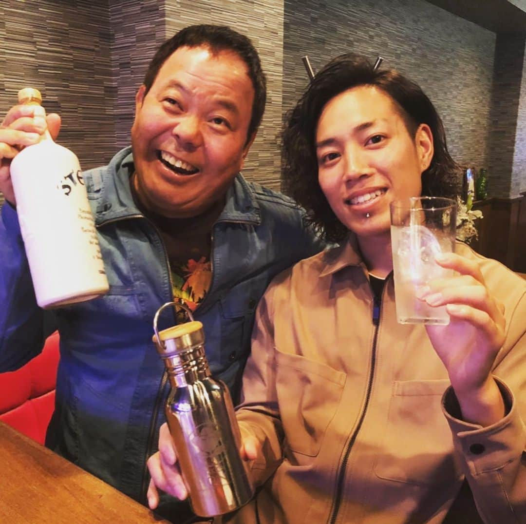 ほんこんさんのインスタグラム写真 - (ほんこんInstagram)「#スタイリスト #bar #飲む #酒 #ほんこん」11月4日 13時16分 - hongkong2015_4_9