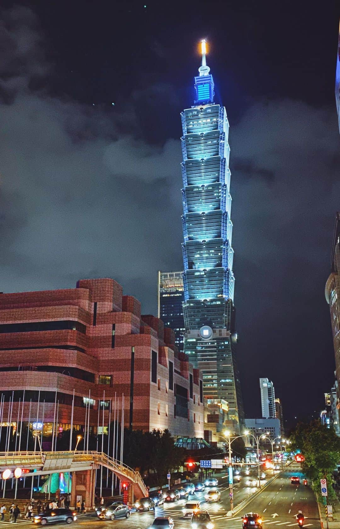 のインスタグラム：「iPhone11 pro で撮った動画や写真で旅行をざっと振り返っています。(音量注意) 本当に楽しかった！ 1,2日目は一人で高雄、3日目はいかさまちゃんと一緒に十分へ行き、初めてランタンを飛ばしました。 すごく素敵だったので是非また行きたい☺️✨ そして今度は台湾南部を攻めたい🇹🇼高雄に惚れてしまったよ。 本当であればもう少しメンバーが多いはずだったんだけど、夢叶わず…。 いつかみんなで行けたらいいな✈️ 個別でまた動画や写真、ブログも投稿しますが、取り急ぎ記憶が薄れる前に🎬  #taiwan #travel #旅行 #台湾」