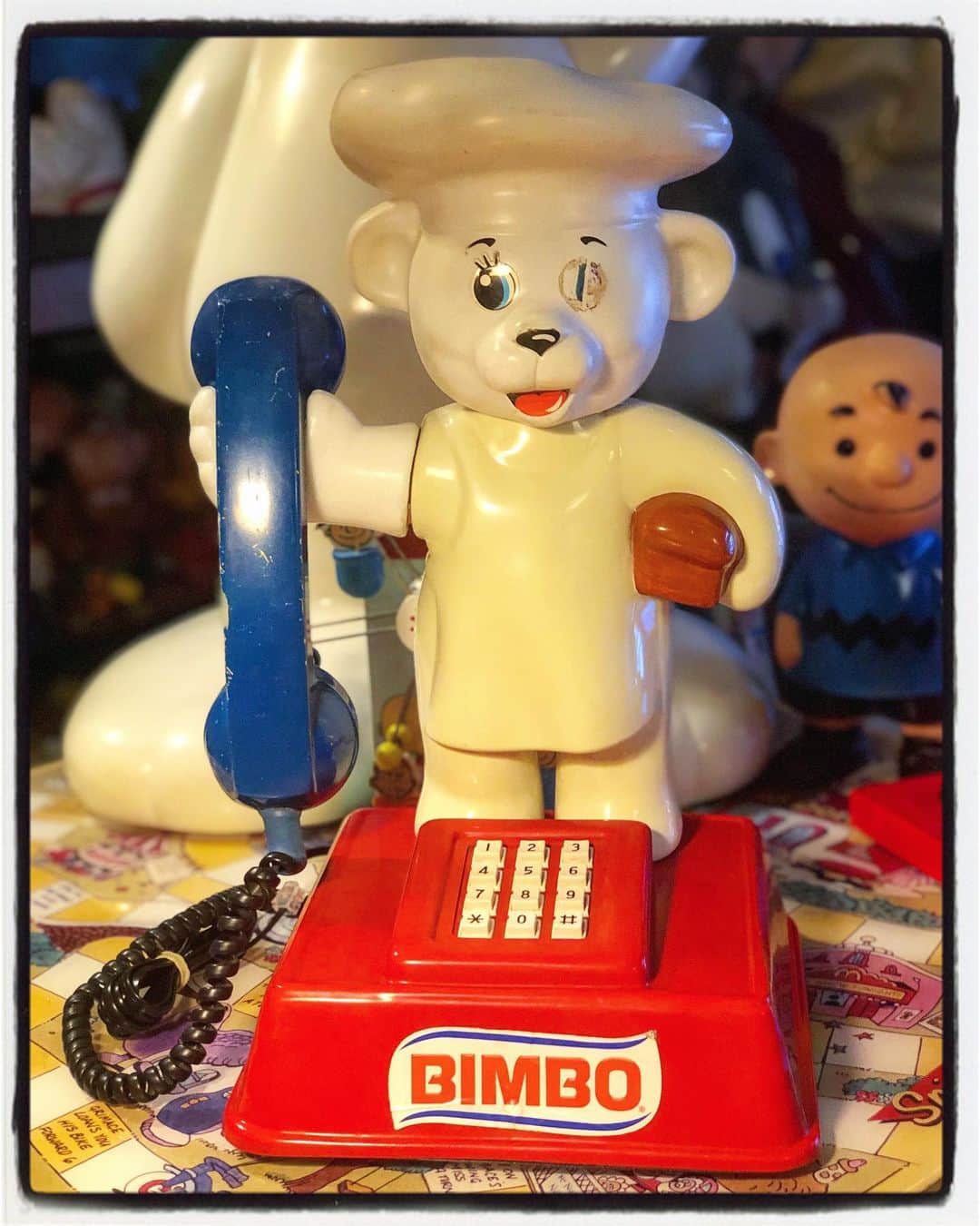 大川知英のインスタグラム：「80's~90's BIMBO BEAR Telephone☎️ このトリコカラーとジャンク感に虜👨🏽‍✈️ 目はいつか描いてやるからな👁 #bimbo#bear#telephone#80s90s #トリコロール#👍青好き#ジャンク #めは描いてやる#amecajiboys #takatsubas #アメトイ部キャプテン」