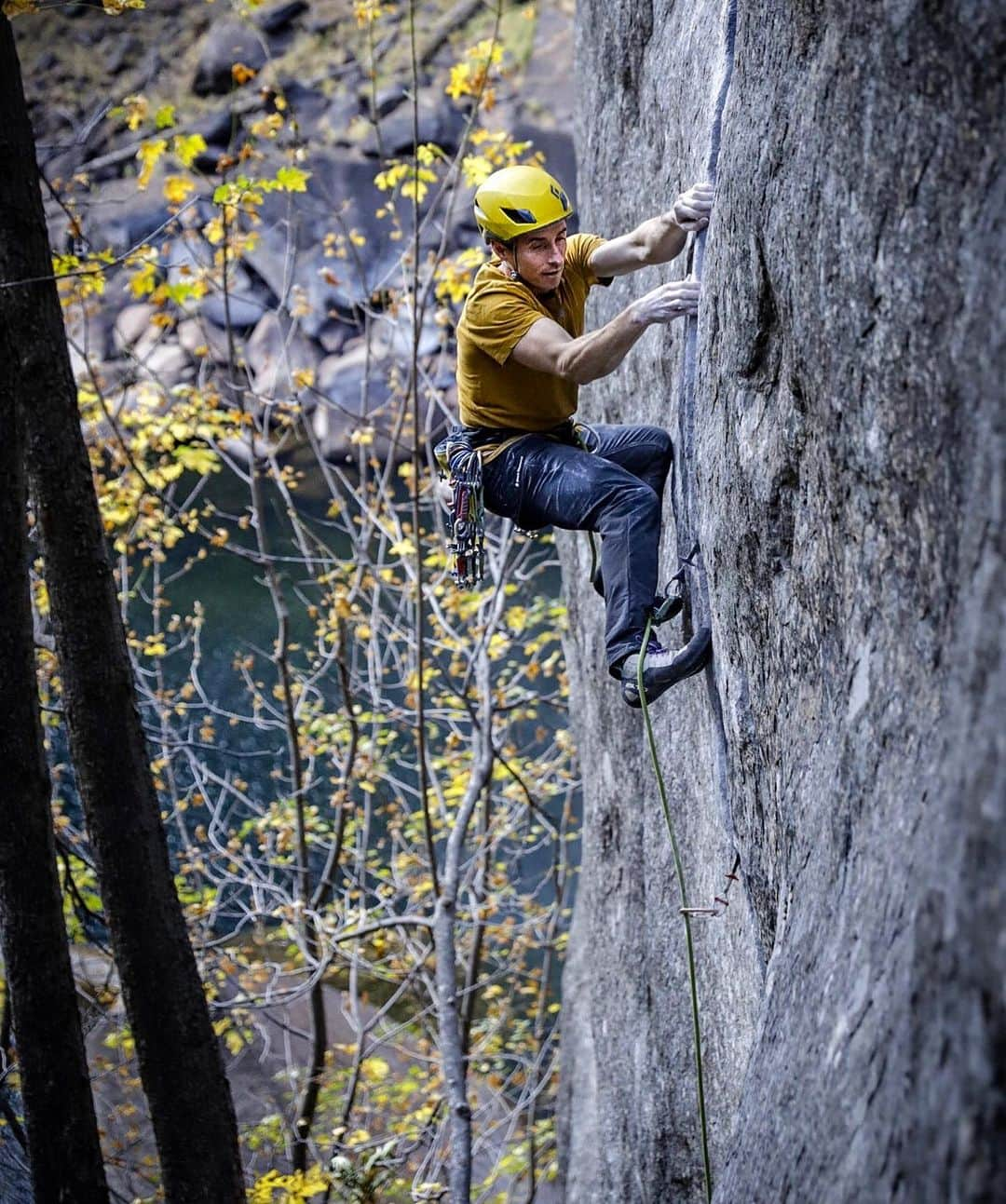 ヘイゼル・フィンドレーさんのインスタグラム写真 - (ヘイゼル・フィンドレーInstagram)「@carlodenali inspiring us to get on the sharp end on Magic Line. Everything needs to be right for an ascent of this route (including colour-coordinating yourself to the local foliage apparently). Things are a lot harder for @madeleine_cope and myself now our prize foot hold has broken but if we get our outfits right perhaps we’ll have a fighting chance. @blackdiamond @seatosummitgear @lasportivagram」11月4日 13時50分 - hazel_findlay