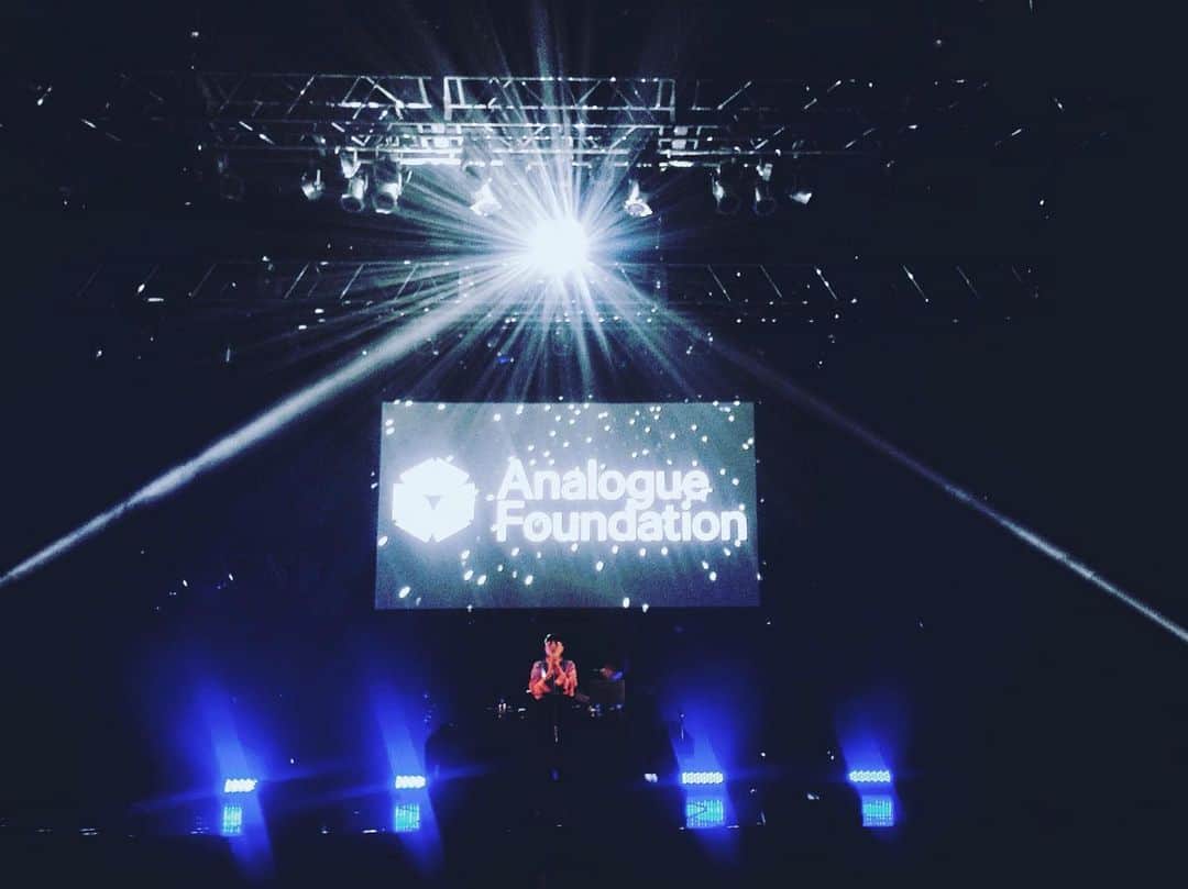 Young Juvenile Youthのインスタグラム：「Live at Zepp Tokyo 📀  @discogs @mystic_crates  Thanks for the special stage @analoguefoundation  Photo @yudaini  #analoguefoundation  #アナログファンデーション  #fami #mysticcrates」