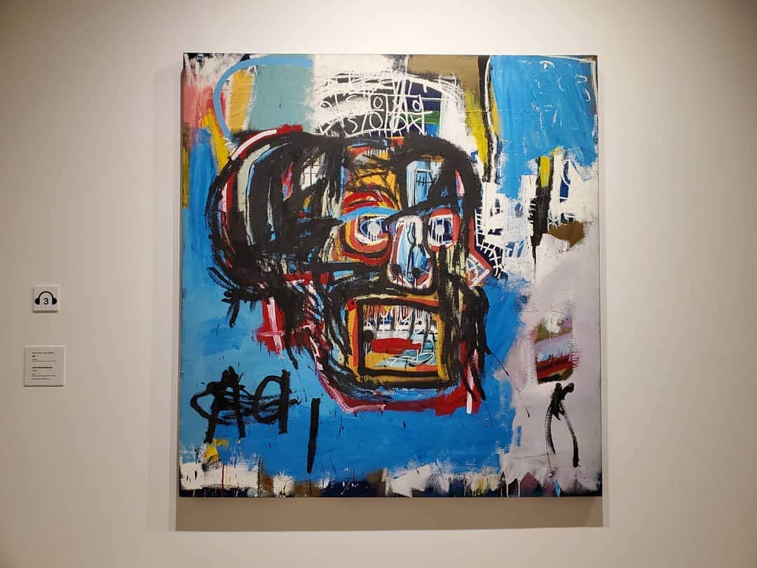 のインスタグラム：「A R T 🎨 . 合間時間にぶらりとバスキア展へ . 土日祝日は大行列なので 行けたら平日がおすすめです︎☺︎ . . 帰り際にチェキを撮ってもらえて、 さらにこのチェキを持っていくともう一度 無料で見に来れるそうで 時間ができたらもう一度見に行って 理解を深めたいな😳 . . #バスキア展 #madeinjapan #jeanmichelbasquiat #美術館巡り」