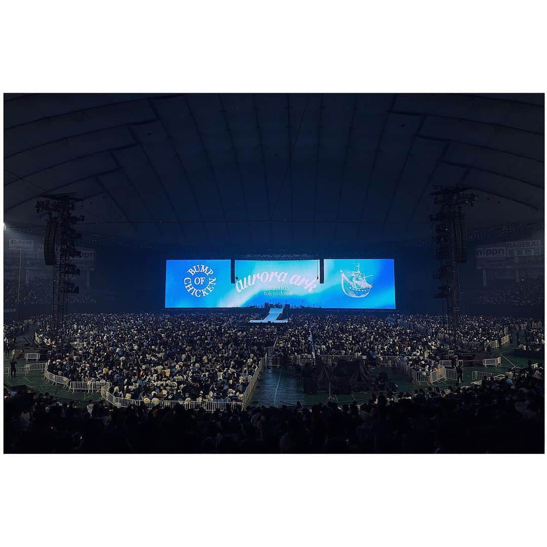 小口桃子さんのインスタグラム写真 - (小口桃子Instagram)「BUMP OF CHICKEN TOUR 2019 aurora ark﻿ Tokyo Dome day.1🎸﻿ ﻿ #bumpofchicken#auroraark#pontsuka#tokyodome」11月4日 14時19分 - momoko_oguchi