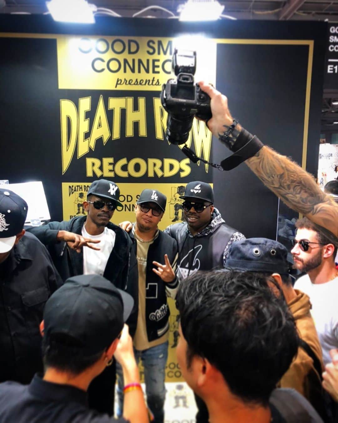 のインスタグラム：「with Tha Dogg Pound 🐶 DEATHROW RECORDS x AVALANCHE Gold & Jewelry at Complex Con」