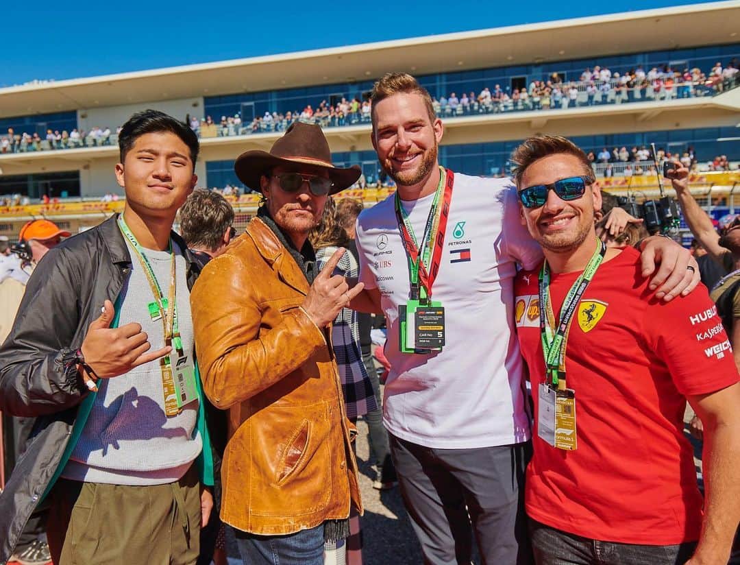 Dude Perfectさんのインスタグラム写真 - (Dude PerfectInstagram)「Thanks for hosting us @F1 & huge congrats to @LewisHamilton for Championship # 6! || DOUBLE TAP for a DP + F1 collab! 🏎」11月4日 14時52分 - dudeperfect