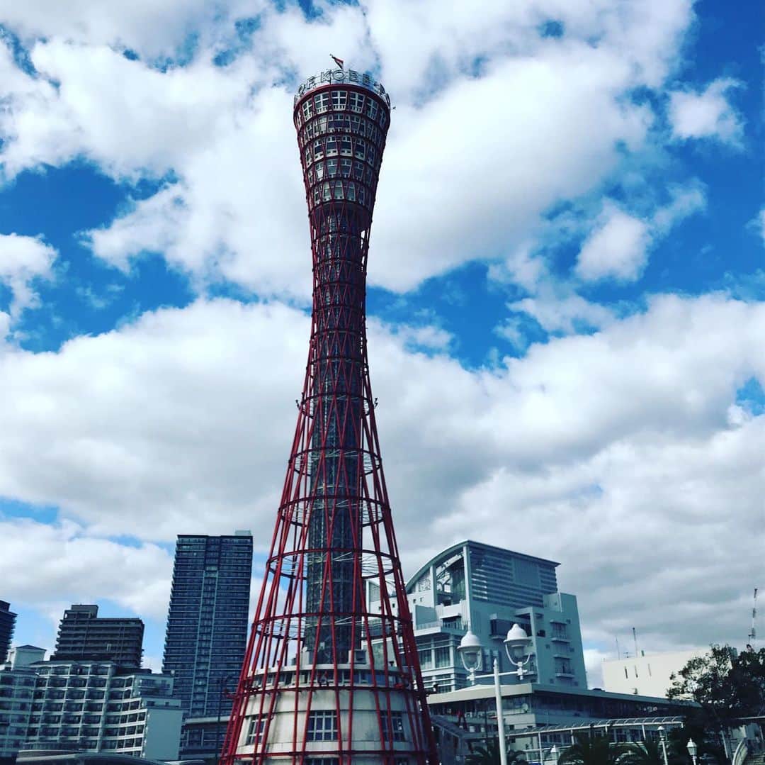 中野耕史さんのインスタグラム写真 - (中野耕史Instagram)「確かに！！！ キスナーさんに教えてもらってポートタワーの上を見上げるとインドの旗🇮🇳 メリケンパークのインディアメーラーも盛り上がってますよー😊 #神戸」11月4日 15時03分 - nakanocozy
