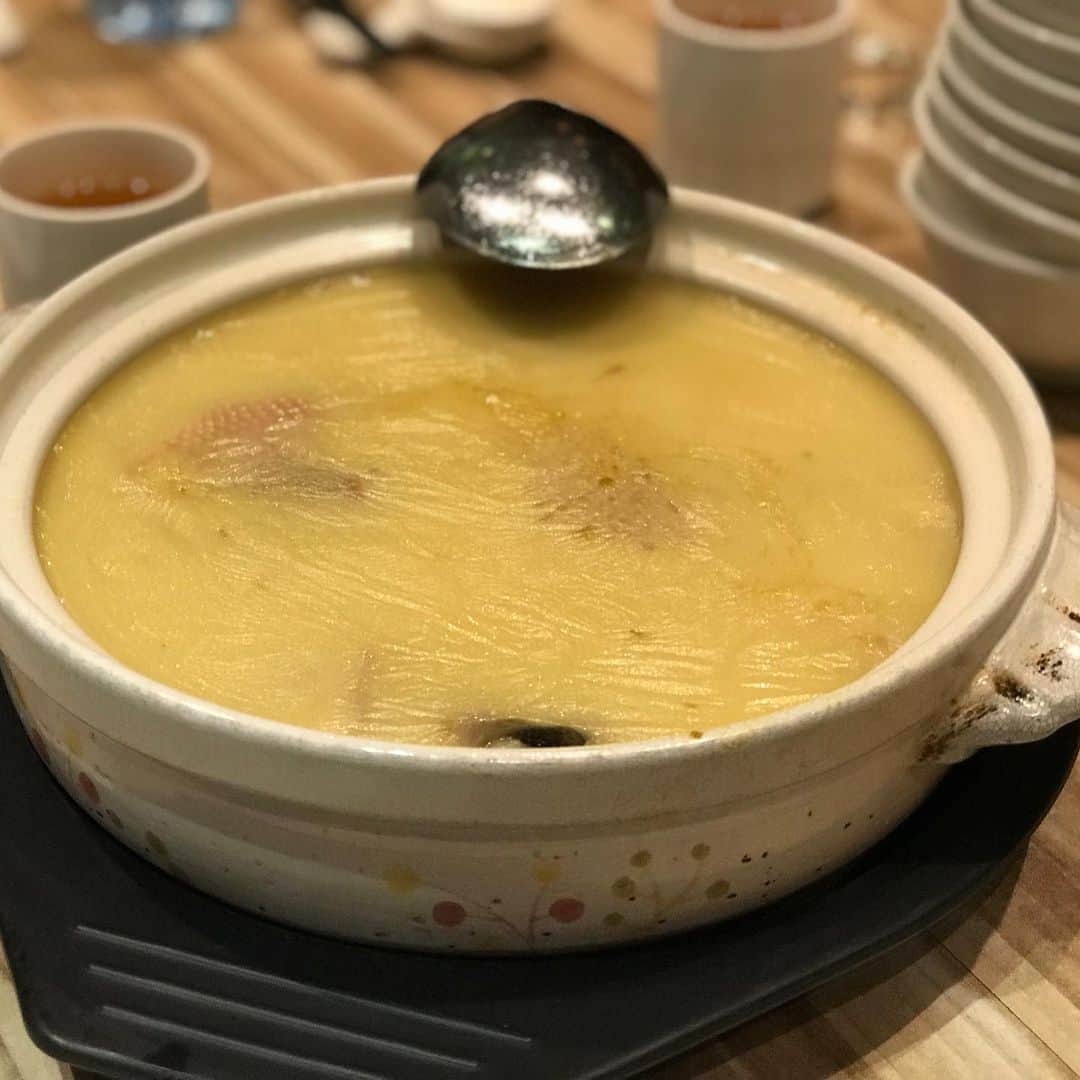 栗原友さんのインスタグラム写真 - (栗原友Instagram)「人生の中のベスト10に入るスープに出会った！ここ最高！他の料理も美味しかったけどこの鳥スープが美味し過ぎて全て霞むから載せない。 #クリトモの台湾グルメ」11月4日 15時14分 - kuri__tomo