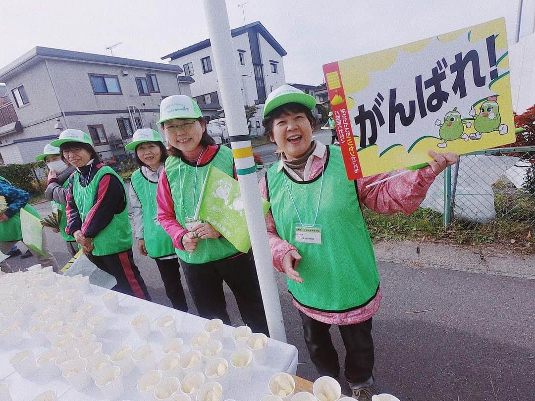 中村優さんのインスタグラム写真 - (中村優Instagram)「天童ラ・フランスマラソン、今年も良いお天気で迎えられました🌞少し風が冷たく体が冷えましたが、紅葉も綺麗でしたね🍁また来年ラフランス食べにきます🏃‍♀️❤️ ラン×スマも取材に来てたので、そのうち放送されるはずですよ😙 #山形#天童#ラフランス#ラフちゃんランスくん」11月4日 15時12分 - nkmr_yu