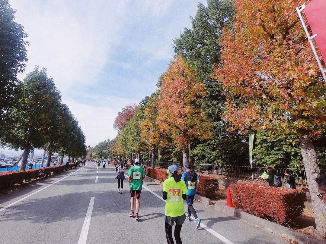中村優さんのインスタグラム写真 - (中村優Instagram)「天童ラ・フランスマラソン、今年も良いお天気で迎えられました🌞少し風が冷たく体が冷えましたが、紅葉も綺麗でしたね🍁また来年ラフランス食べにきます🏃‍♀️❤️ ラン×スマも取材に来てたので、そのうち放送されるはずですよ😙 #山形#天童#ラフランス#ラフちゃんランスくん」11月4日 15時12分 - nkmr_yu